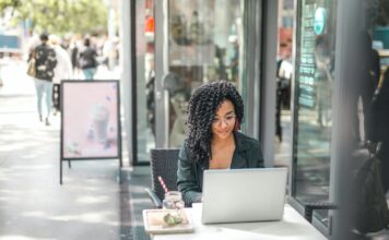 Co Polacy najczęściej kupują przez internet zakupy