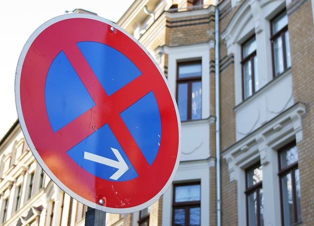Czy można parkować na skręconych kołach? Czy można parkować na skręconych kołach?