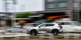 Ile pali Lexus RX?