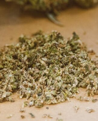 Jaki młynek do suszu wybrać – plastikowy, aluminiowy czy stalowy? młynek grinder